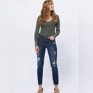 Judy blue distressed relaxed fit so.e 9/29